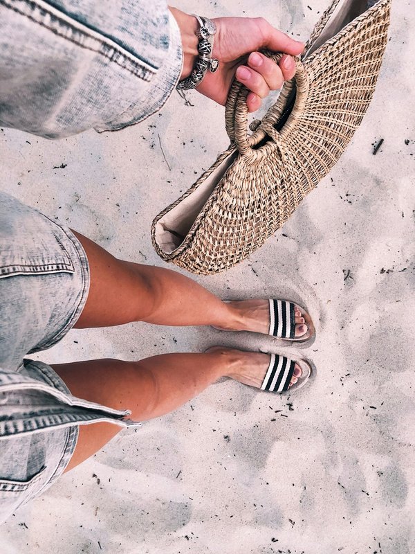 Élégance et confort : les claquettes femme pour chaque occasion